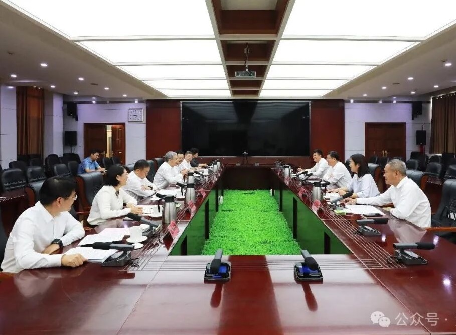 区委书记杨福涛会见蒙阴县客人