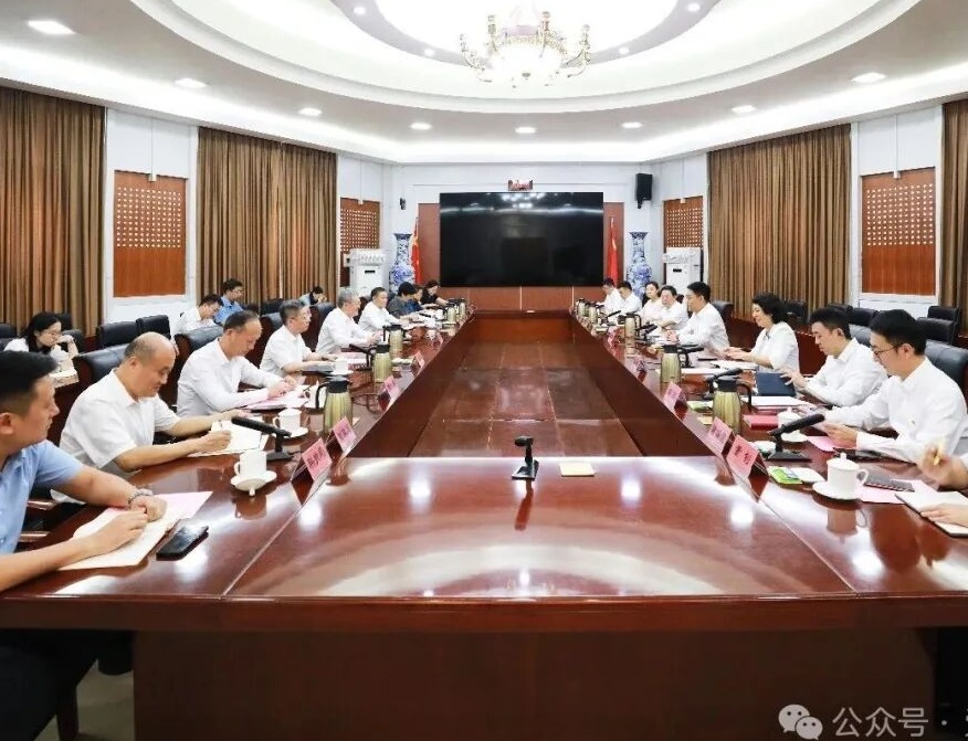 区委书记杨福涛会见北京银行客人